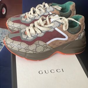 Women’s Gucci sneakers